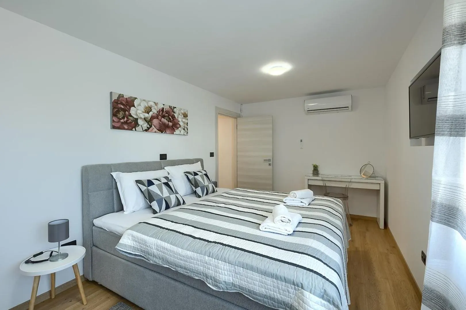 Villa Meri With Private Pool And Sea View Pula