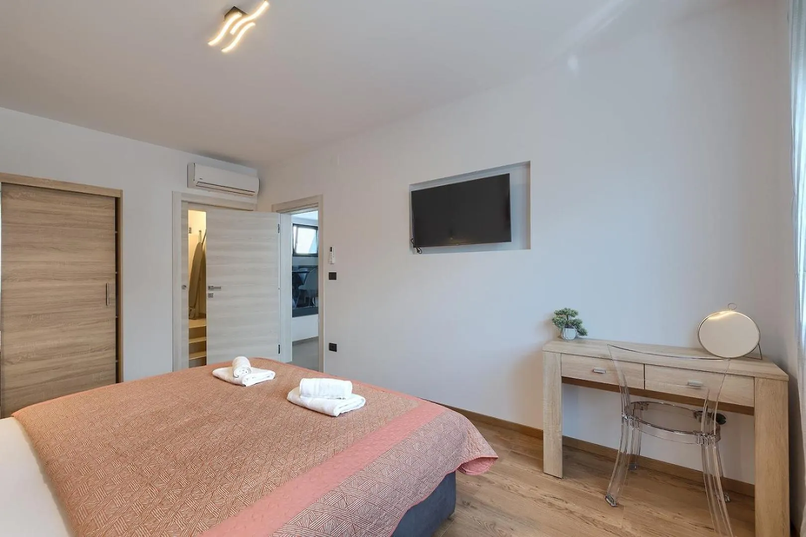 Villa Meri With Private Pool And Sea View Pula Croatia
