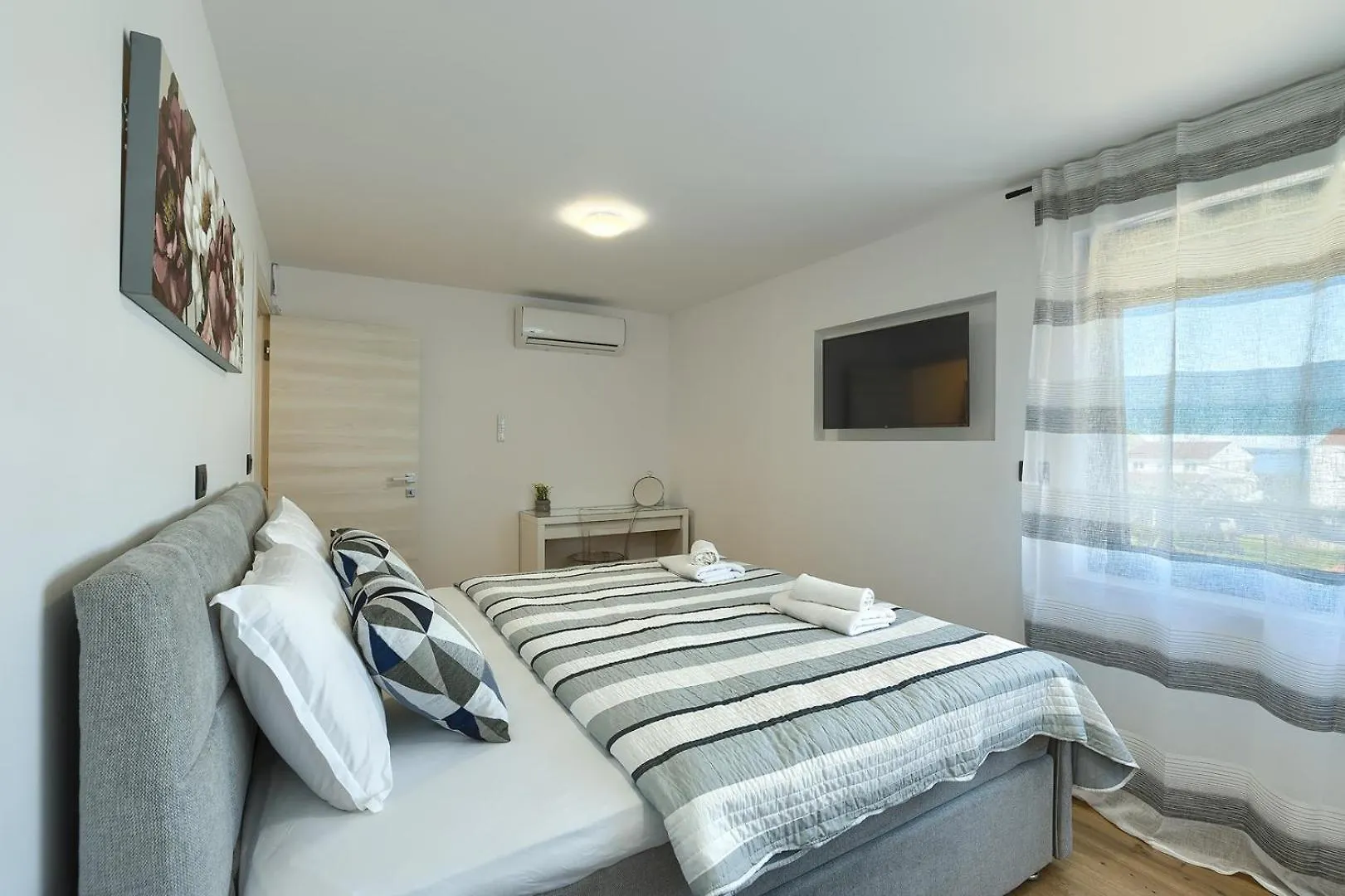 Villa Meri With Private Pool And Sea View Pula