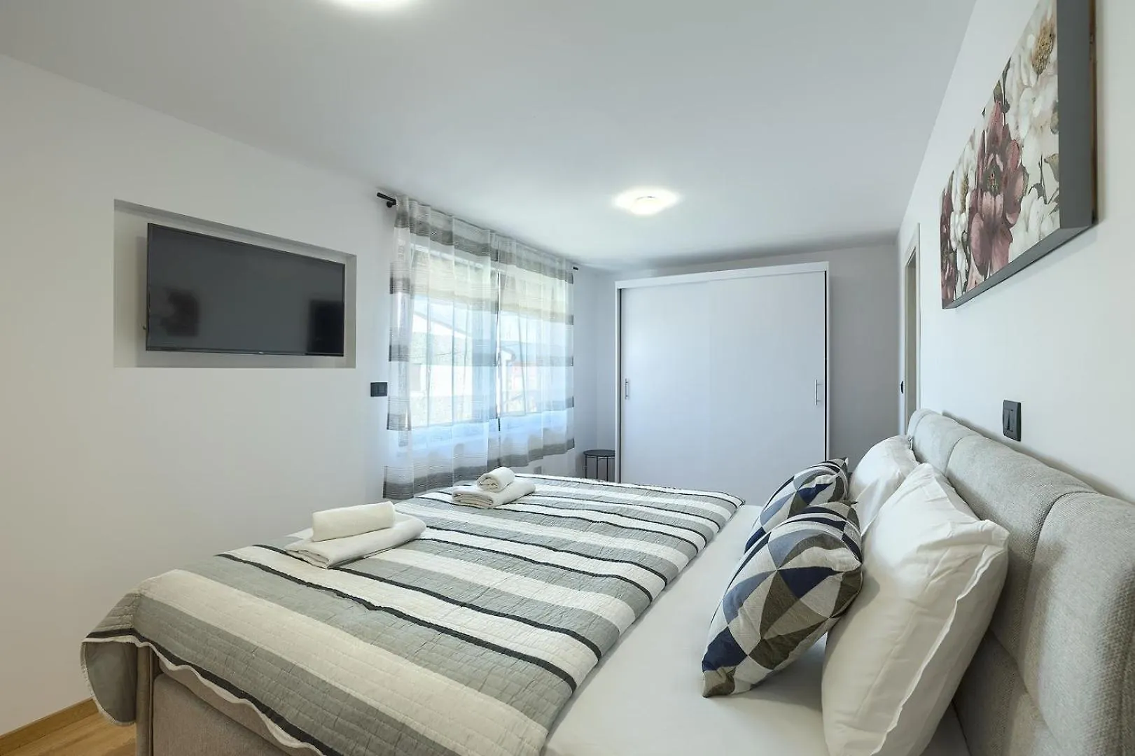 Villa Meri With Private Pool And Sea View Pula
