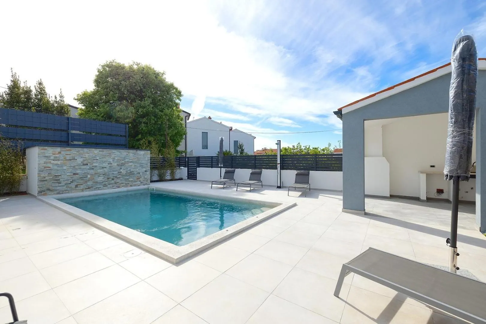 Villa Meri With Private Pool And Sea View Pula