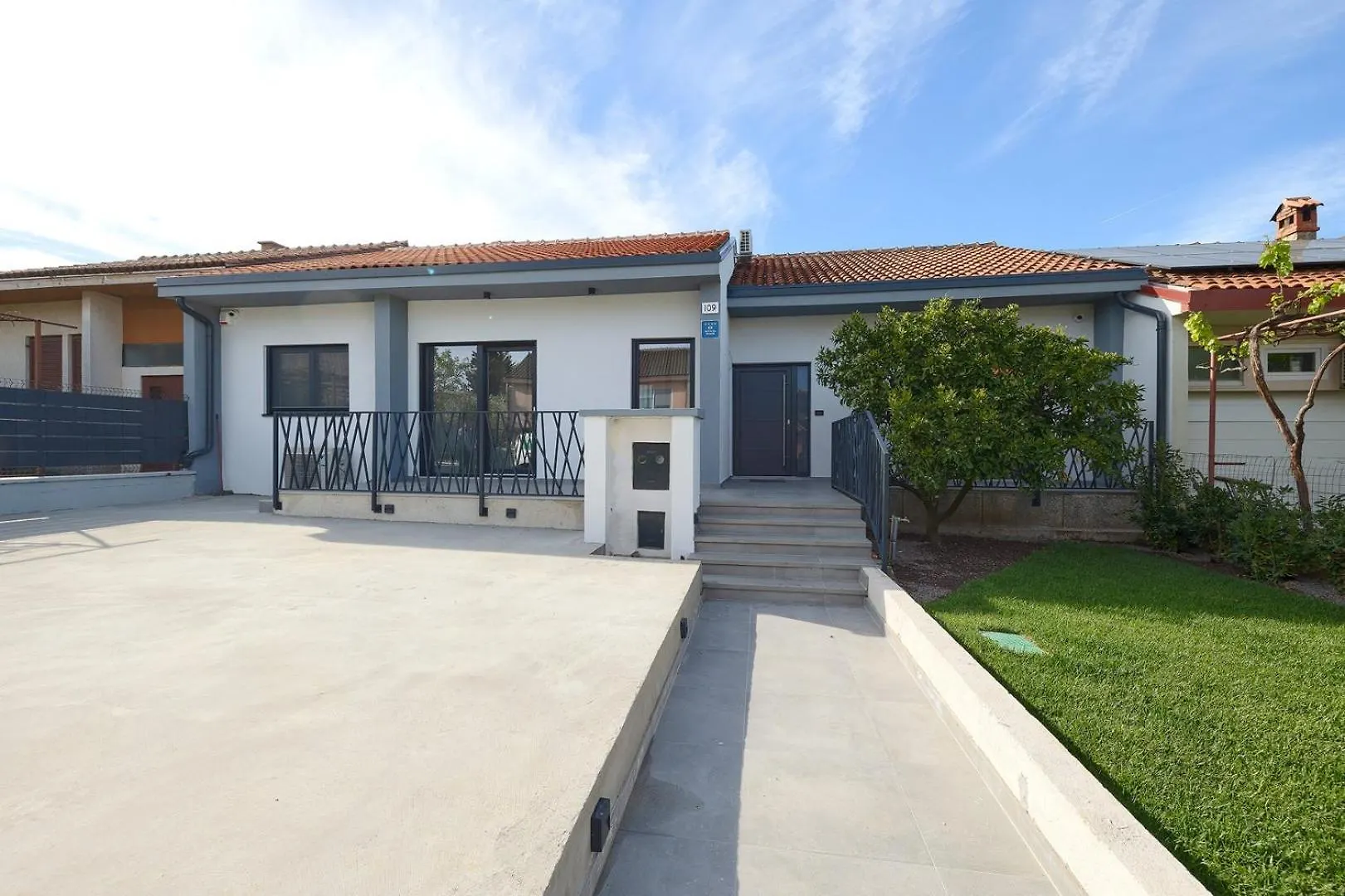 Villa Meri With Private Pool And Sea View Pula Croatia