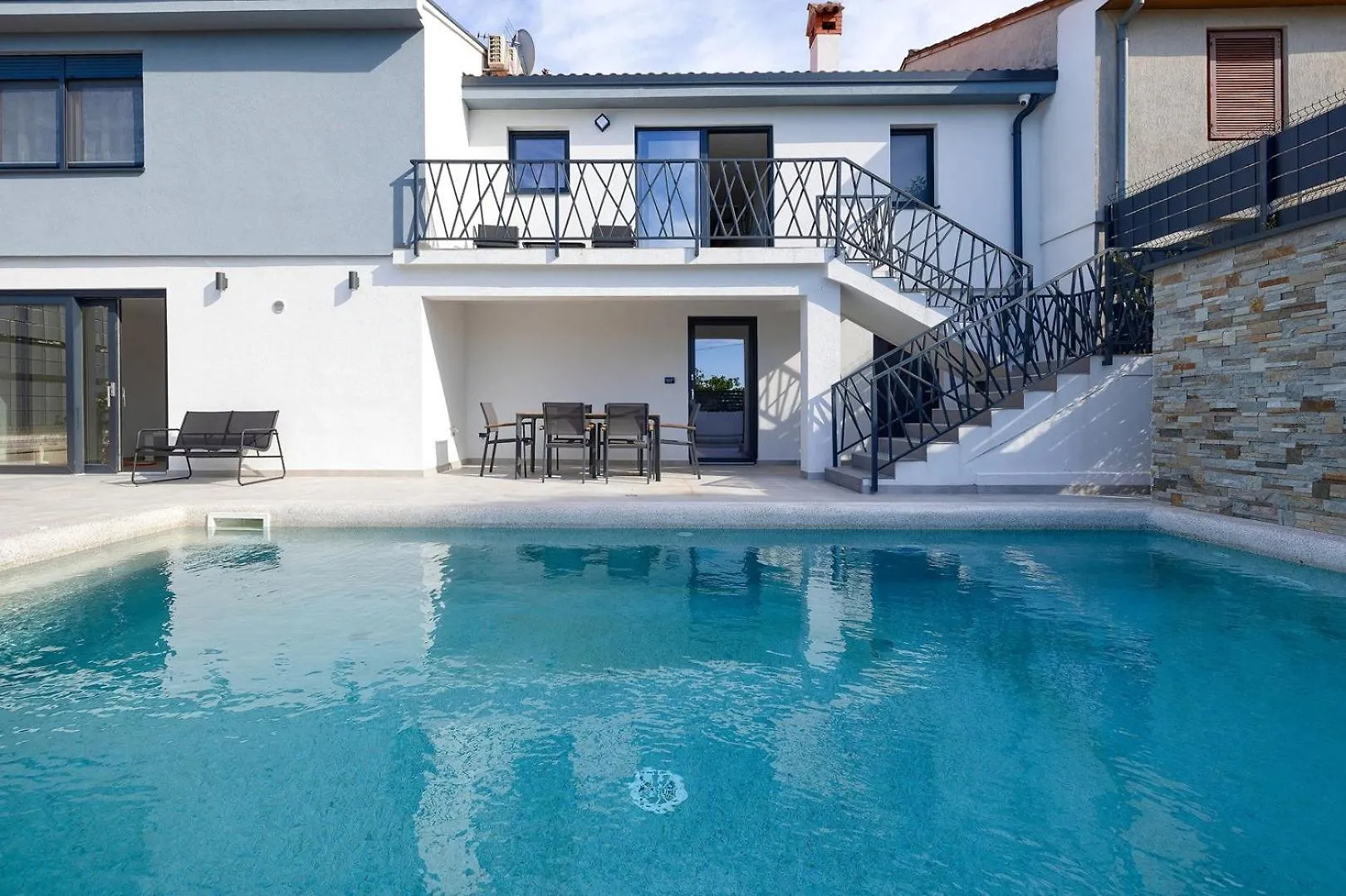 Villa Meri With Private Pool And Sea View Pula