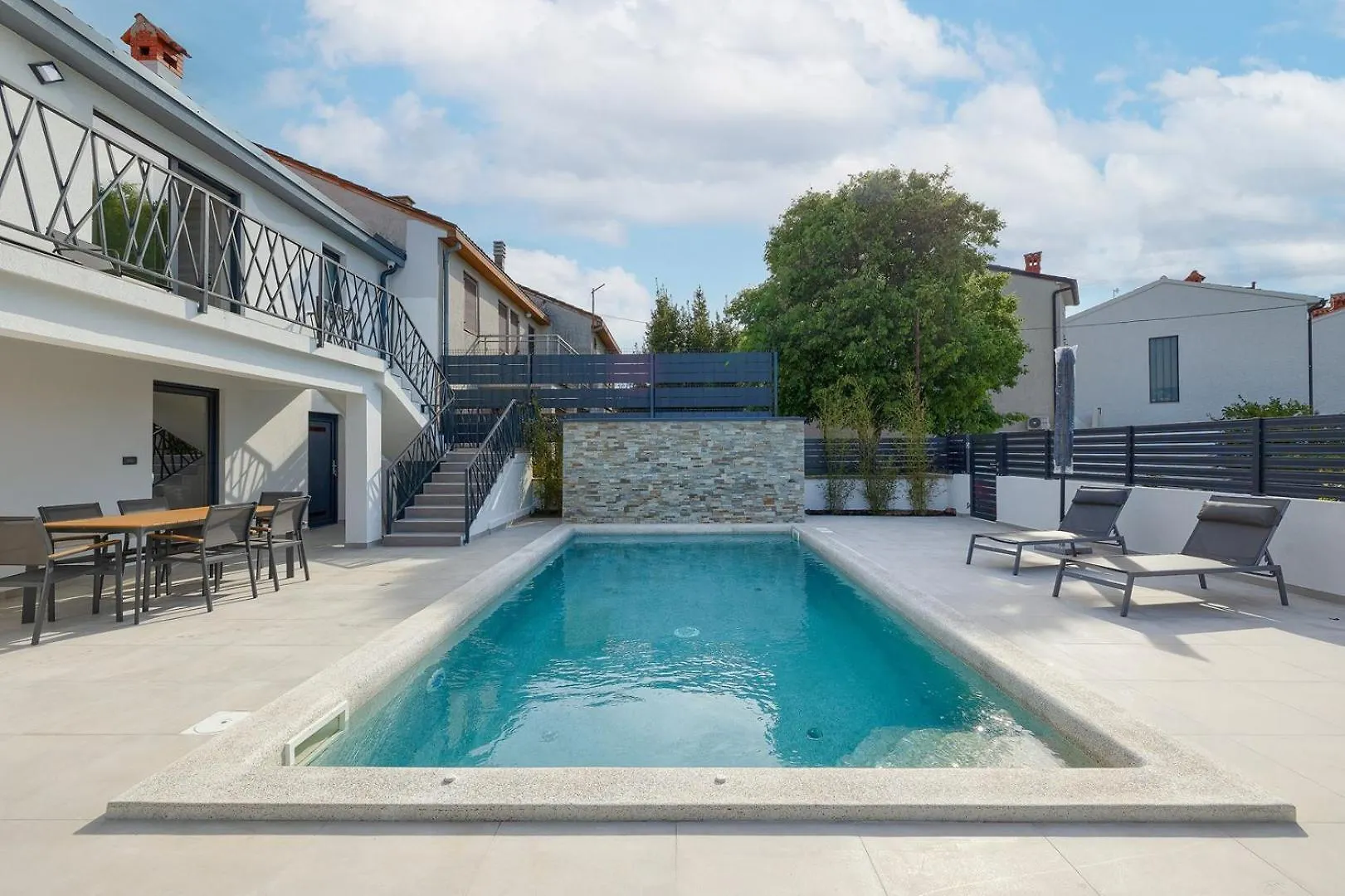 Villa Meri With Private Pool And Sea View Pula