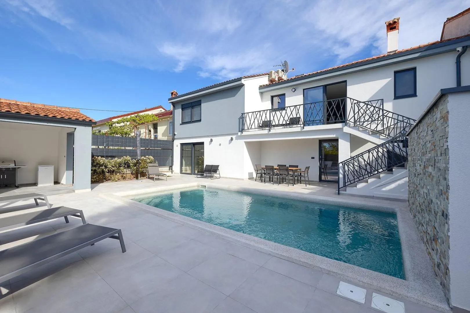 Villa Meri With Private Pool And Sea View Pula