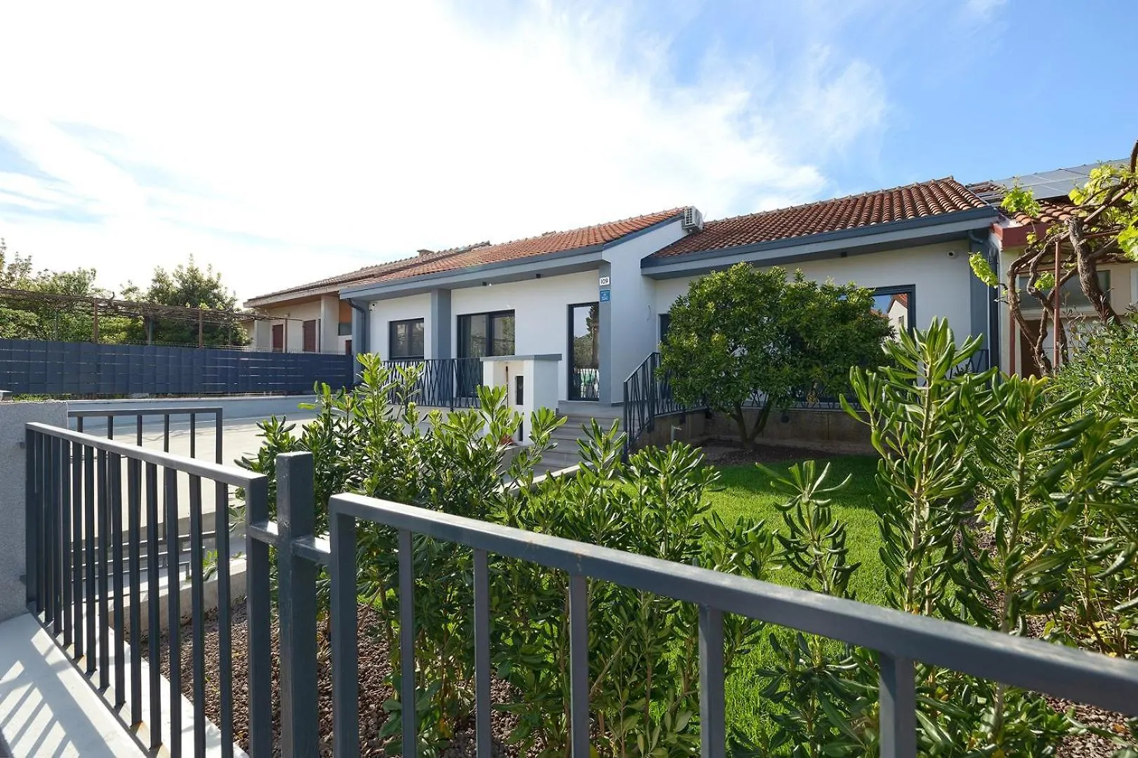 Villa Meri With Private Pool And Sea View Pula